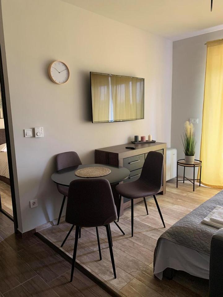 Balkon Apartmanhaz Panzio Balatonfured Exterior photo